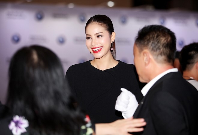 Pham Huong lai dien cay hang hieu di tiec hinh anh 4