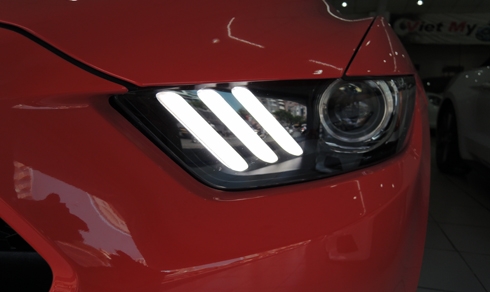 Hàng hiếm Ford Mustang mui trần giá 2,2 tỷ đồng