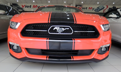 Hàng hiếm Ford Mustang mui trần giá 2,2 tỷ đồng
