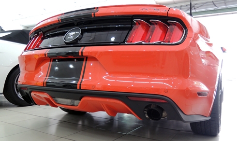 Hàng hiếm Ford Mustang mui trần giá 2,2 tỷ đồng