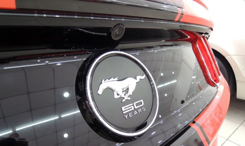 Hàng hiếm Ford Mustang mui trần giá 2,2 tỷ đồng