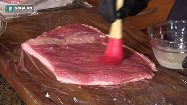 Bóc mẽ chiêu thức làm thịt bít tết từ những miếng thịt vụn - Ảnh 1. Bóc mẽ chiêu thức làm thịt bít tết từ những miếng thịt vụn - Ảnh 1.