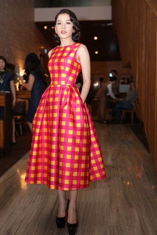 10 trang phuc dep nhat su kien dau thang 6 hinh anh 4