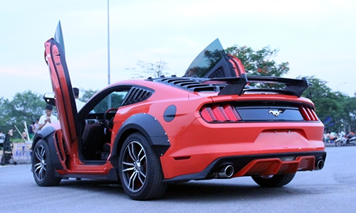 ford-mustang-2015-do-cua-cat-keo-cua-tay-choi-lao-cai-2