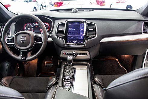 xe-do-volvo-xc90-r-design-o-sai-gon-page-3-1