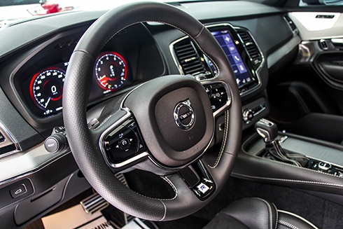 xe-do-volvo-xc90-r-design-o-sai-gon-page-3-4