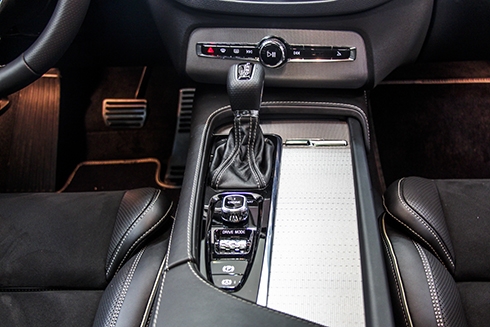 xe-do-volvo-xc90-r-design-o-sai-gon-page-3-5
