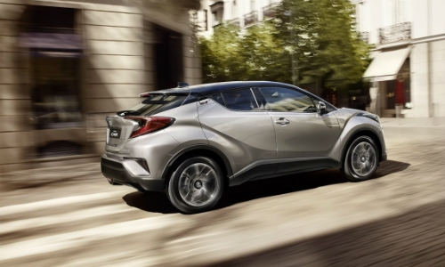 chi-tiet-noi-that-toyota-c-hr-2017-1