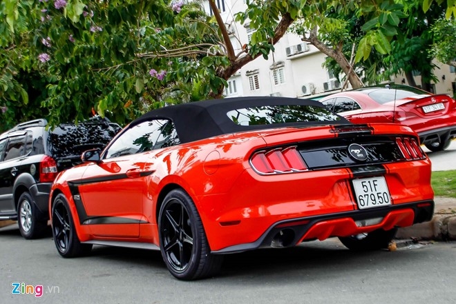 Ford Mustang mui tran ban dac biet dau tien tai Sai Gon hinh anh 4