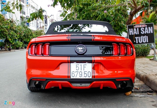 Ford Mustang mui tran ban dac biet dau tien tai Sai Gon hinh anh 5