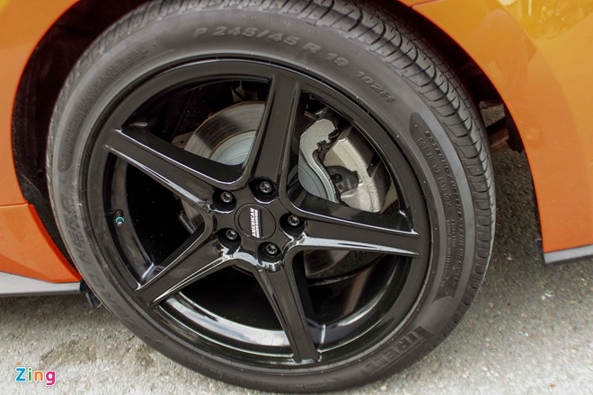 Ford Mustang mui tran ban dac biet dau tien tai Sai Gon hinh anh 7