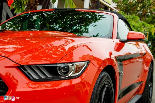 Ford Mustang mui tran ban dac biet dau tien tai Sai Gon hinh anh 8