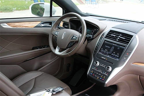 chi-tiet-noi-that-lincoln-mkc-2016-tai-tp-hcm-2