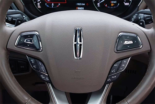 chi-tiet-noi-that-lincoln-mkc-2016-tai-tp-hcm-5