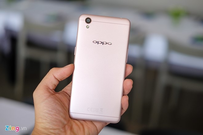 Anh Oppo A37 than kim loai gia 4,5 trieu sap ban o VN hinh anh 6