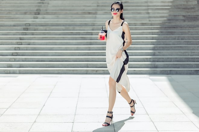 Fashionista Thanh Truc dien vay lua xuong pho hinh anh 2