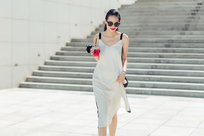 Fashionista Thanh Truc dien vay lua xuong pho hinh anh 10