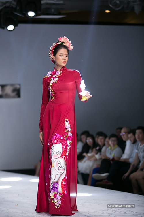 trang-tran-tai-xuat-san-catwalk-sau-thoi-gian-sinh-con-1