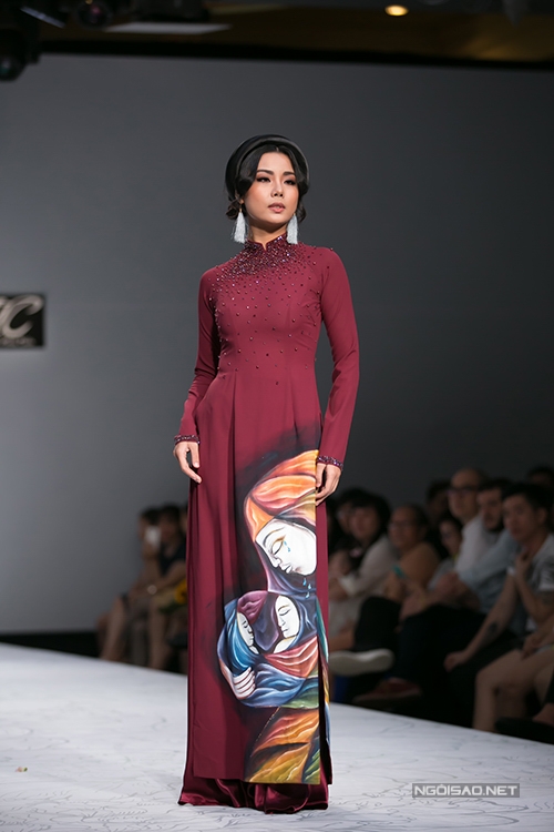 trang-tran-tai-xuat-san-catwalk-sau-thoi-gian-sinh-con-4