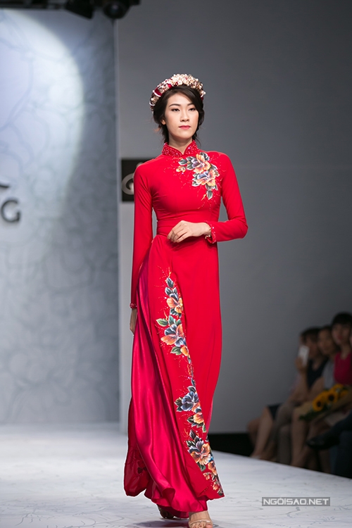 trang-tran-tai-xuat-san-catwalk-sau-thoi-gian-sinh-con-7