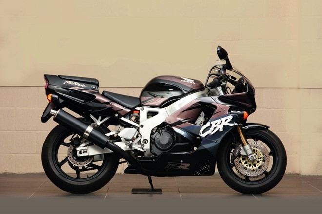 7 mau xe may huyen thoai cua Honda hinh anh 7