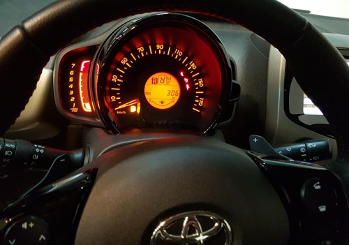 hang-doc-toyota-ago-2016-gia-790-trieu-tai-viet-nam-5