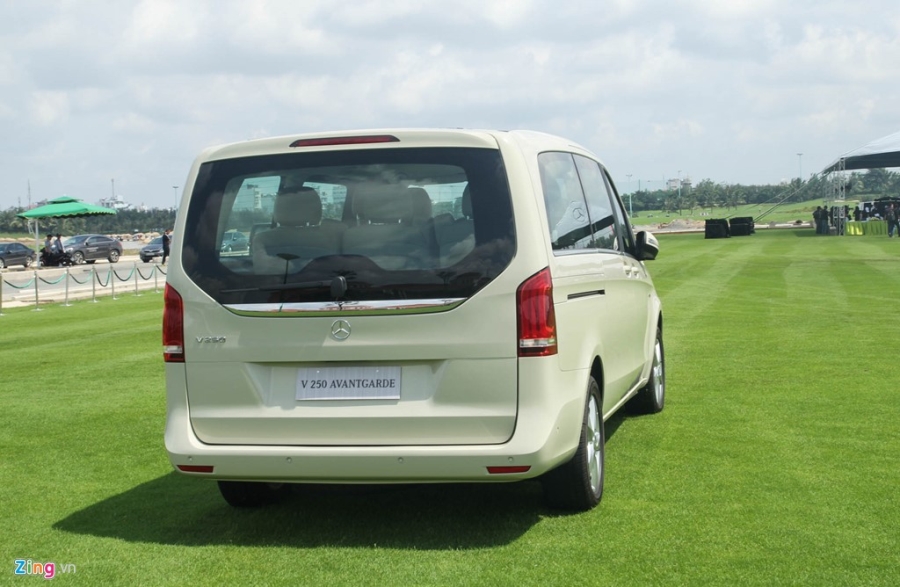 Chi tiet Mercedes V 250 gia 2,5 ty dong tai Viet Nam hinh anh 5