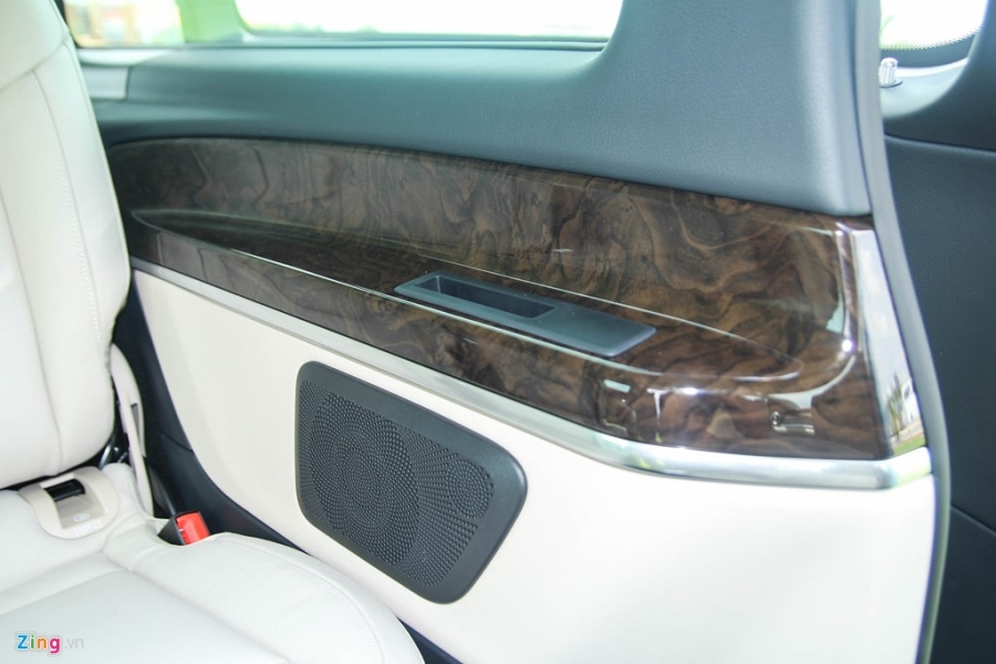 Chi tiet Mercedes V 250 gia 2,5 ty dong tai Viet Nam hinh anh 10