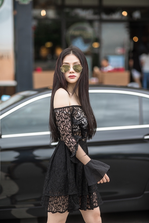 thu-thuy-sexy-pha-cach-voi-thoi-trang-dao-pho-5