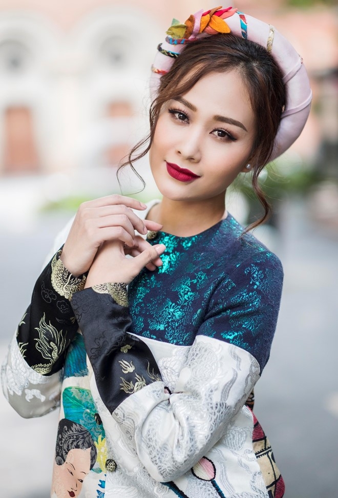 Ha Thuy Anh duyen dang voi ao dai gam hinh anh 3