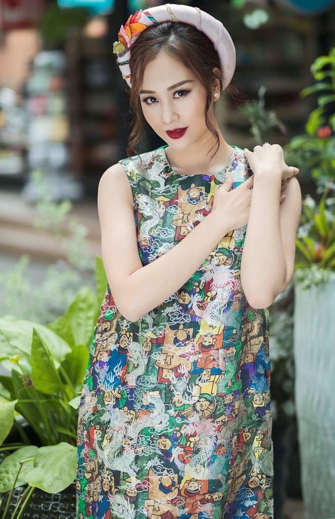 Ha Thuy Anh duyen dang voi ao dai gam hinh anh 5