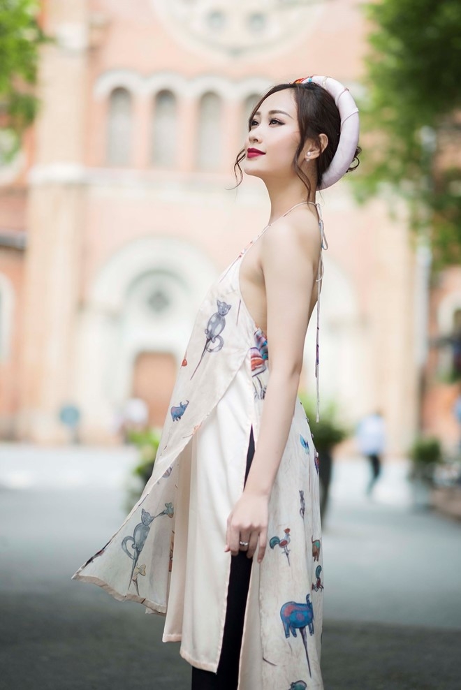 Ha Thuy Anh duyen dang voi ao dai gam hinh anh 6