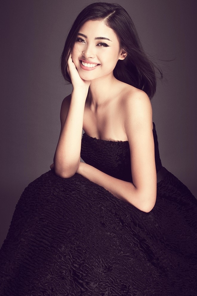 Dao Thi Ha quyen ru trong trang phuc toi mau hinh anh 4