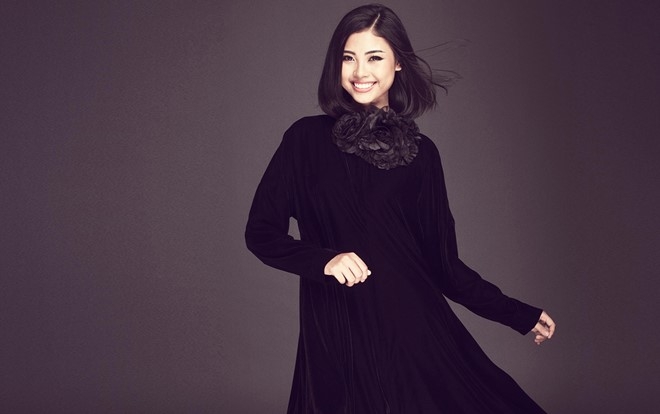 Dao Thi Ha quyen ru trong trang phuc toi mau hinh anh 7