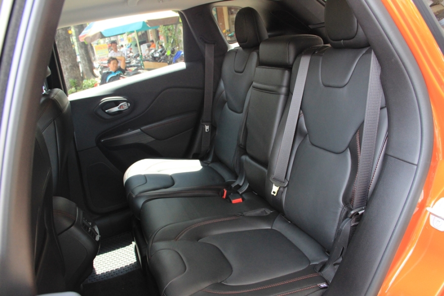  Đi kèm khối động cơ là hệ dẫn động Active Drive Lock 4×4 cùng hộp số tự động 9 cấp mới. 