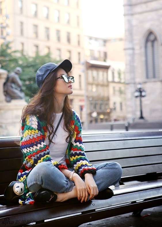 Luu Diec Phi bui bam tren duong pho Canada hinh anh 5