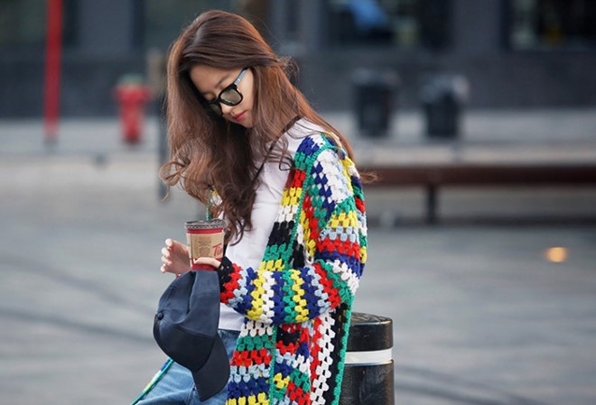 Luu Diec Phi bui bam tren duong pho Canada hinh anh 6