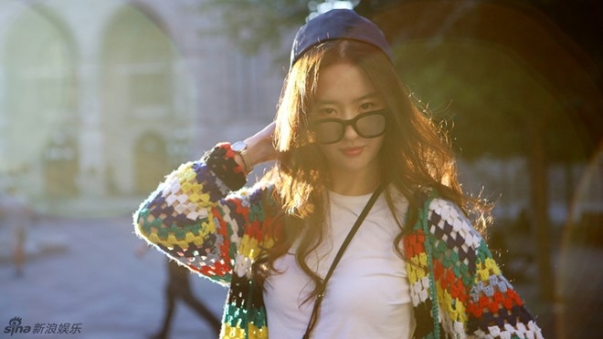 Luu Diec Phi bui bam tren duong pho Canada hinh anh 7