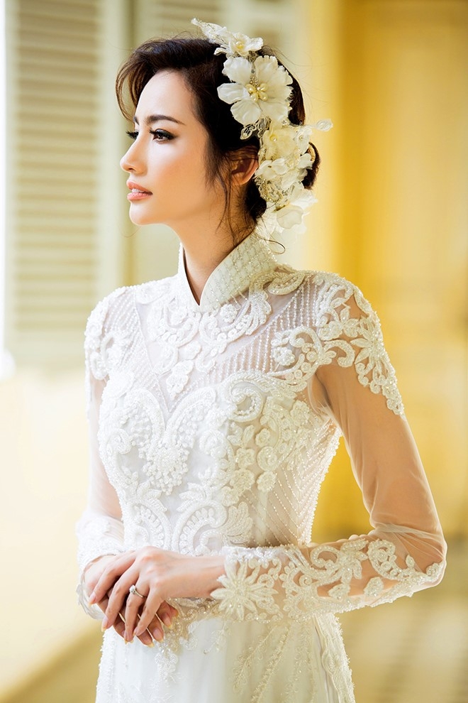 Truc Diem duyen dang voi ao dai ren trang hinh anh 5