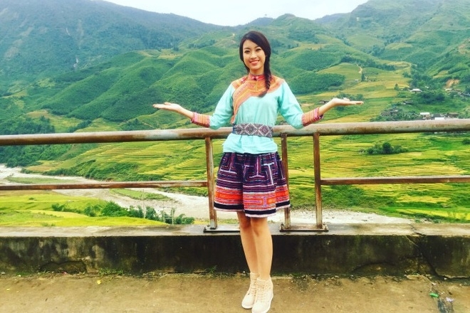 Hoa hậu Mỹ Linh cắm cờ Tổ quốc trên đỉnh Fansipan