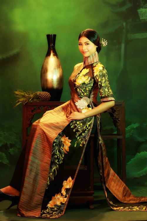 dao-thi-ha-dien-ao-dai-thu-cong-tinh-xao-2