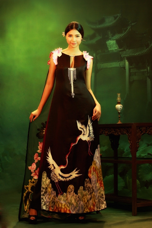 dao-thi-ha-dien-ao-dai-thu-cong-tinh-xao-5