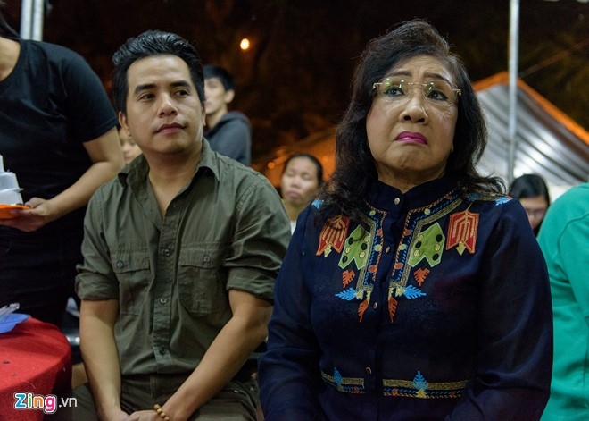 Đồng nghiệp tới viếng NSND Thanh Tòng trong đêm muộn hình ảnh 6 Dong nghiep toi vieng NSND Thanh Tong trong dem muon hinh anh 6