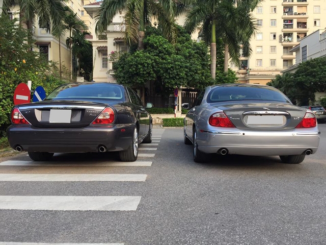  Theo giới thạo tin, những chiếc Jaguar S-Type xuất hiện tại Việt Nam có hai động cơ chính là V6, dung tích 3.0 lít, sản sinh công suất tối đa 243 mã lực và mô-men xoắn cực đại 293 Nm. Kết hợp cùng hộp số sàn 5 cấp hoặc hộp số tự động 6 cấp, động cơ cho phép Jaguar S-Type mất khoảng 6,9 giây để tăng tốc từ 0-100 km/h trước khi đạt tốc độ tối đa 250 km/h. 