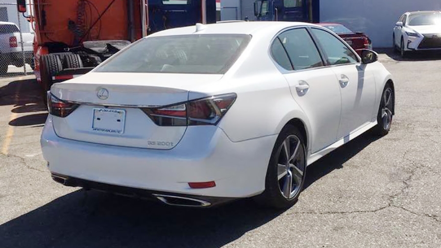 Xe Lexus GS 200t có thiết kế thể thao.