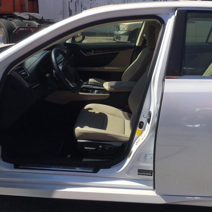 Nội thất xe Lexus GS 200t sang trọng.