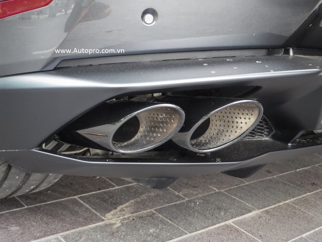  Tại thị trường Việt Nam, Lamborghini Huracan có giá bán chính hãng 13,5 tỷ Đồng, trong khi đó, mức giá của các nhà nhập khẩu tư nhân vào khoảng 12 tỷ Đồng. 