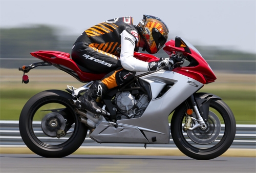 tu-the-ngoi-xe-may-dung-kieu-4