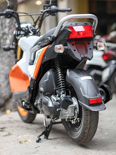 chi-tiet-honda-zoomer-x-2017-dau-tien-ve-viet-nam-4