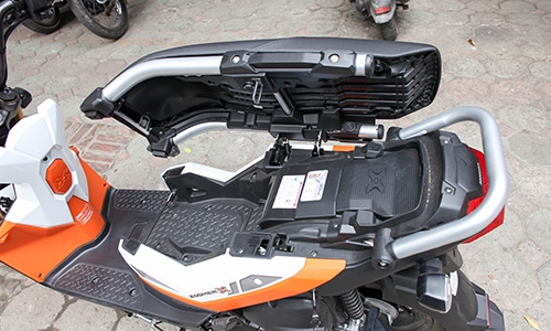 chi-tiet-honda-zoomer-x-2017-dau-tien-ve-viet-nam-9